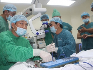 Phẫu thuật đục thủy tinh thể bằng phương pháp Phaco tại Bệnh viện quân y 120