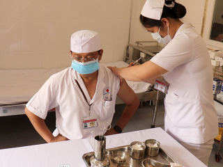 Tiêm vắc xin phòng Covid-19 cho lực lượng vũ trang các đơn vị khu vực Sông Tiền