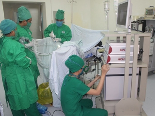 NỘI SOI TÁN SỎI NIỆU QUẢN NGƯỢC DÒNG BẰNG MÁY LASER NDOCAM PERFORMANE HD 01 TẠI BỆNH VIỆN QUÂN Y 120