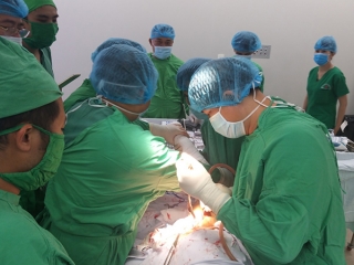 Thay khớp háng nhân tạo thành công cho cụ ông 85 tuổi