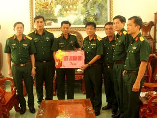Hoạt động kĩ niệm 72 năm Ngày Thương binh liệt sĩ