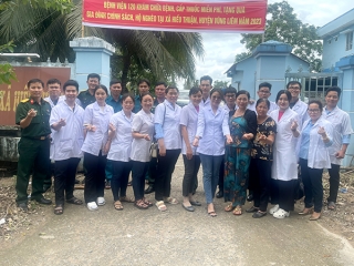 Khám bệnh, cấp thuốc miễn phí tại xã Hiếu Thuận - Vũng Liêm - Vĩnh Long