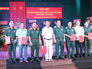 Họp mặt kỷ niệm 68 năm Ngày Thầy thuốc Việt Nam