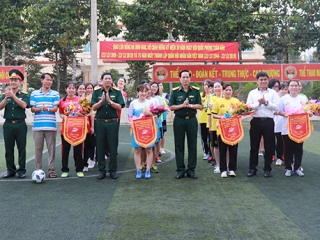 Giao lưu bóng đá mini nữ nhân kỹ niệm 75 năm Ngày thành lập quân đội nhân dân