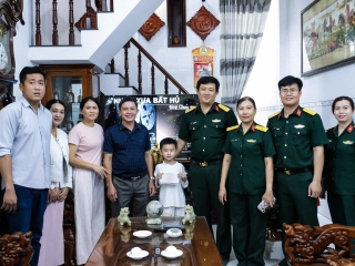 BỆNH VIỆN QUÂN Y 120 THĂM, TẶNG QUÀ CON CÁN BỘ, NHÂN VIÊN THAM GIA LỰC LƯỢNG GÌN GIỮ HÒA BÌNH LIÊN HỢP QUỐC, TĂNG CƯỜNG CÔNG TÁC TẠI ĐẢO TRƯỜNG SA, THỔ CHU NHÂN DỊP QUỐC TẾ THIẾU NHI 01/6