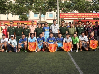 Giao lưu bóng đá mini chào mừng kỷ niệm 74 năm ngày thành lập QĐND Việt Nam và 29 năm ngày Hội Quốc phòng toàn dân