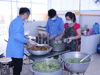 Bếp ăn Bệnh viện quân y 120 ấm áp tình quân dân