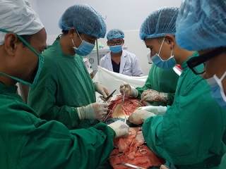 Quân y Thổ Chu cứu sống bệnh nhân đa vết thương thấu ngực - bụng