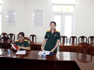 Nữ bác sĩ quân y hết mình vì nhiệm vụ