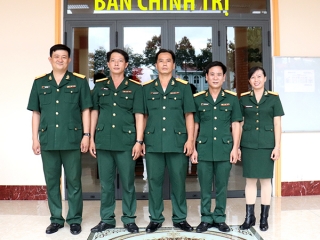 Ban Chính Trị