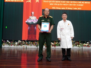 TRAO QUYẾT DỊNH NGHỈ VIỆC HƯỞNG CHẾ ĐỘ BHXH ĐỐI VỚI QUÂN NHÂN CHUYÊN NGHIỆP