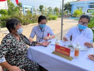 Hoạt động chào mừng 46 năm giải phóng Miền Nam, Quốc tế Lao động 1/5 và  44 năm ngày Truyền thống Bệnh viện quân y 120