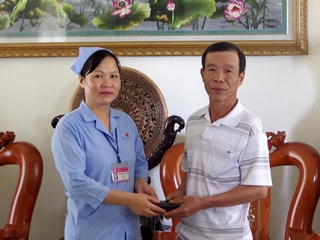 Nét đẹp nghành y (Gương người tốt việc tốt nhặt được của rơi trả lại cho người mất)