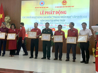 KHÁM CHỮA BỆNH, CẤP THUỐC MIỄN PHÍ, TẶNG QUÀ THÁNG NHÂN ĐẠO NĂM 2025 TẠI ĐỒNG THÁP 