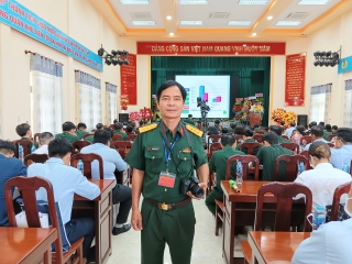 Anh bộ đội say mê làm báo