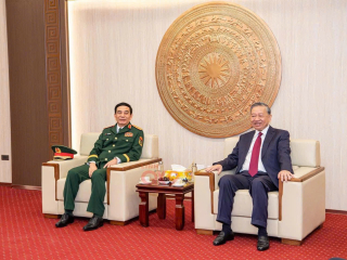 Quân khu 9: ĐÓN NHẬN DANH HIỆU ANH HÙNG LLVT NHÂN DÂN (LQK9) 